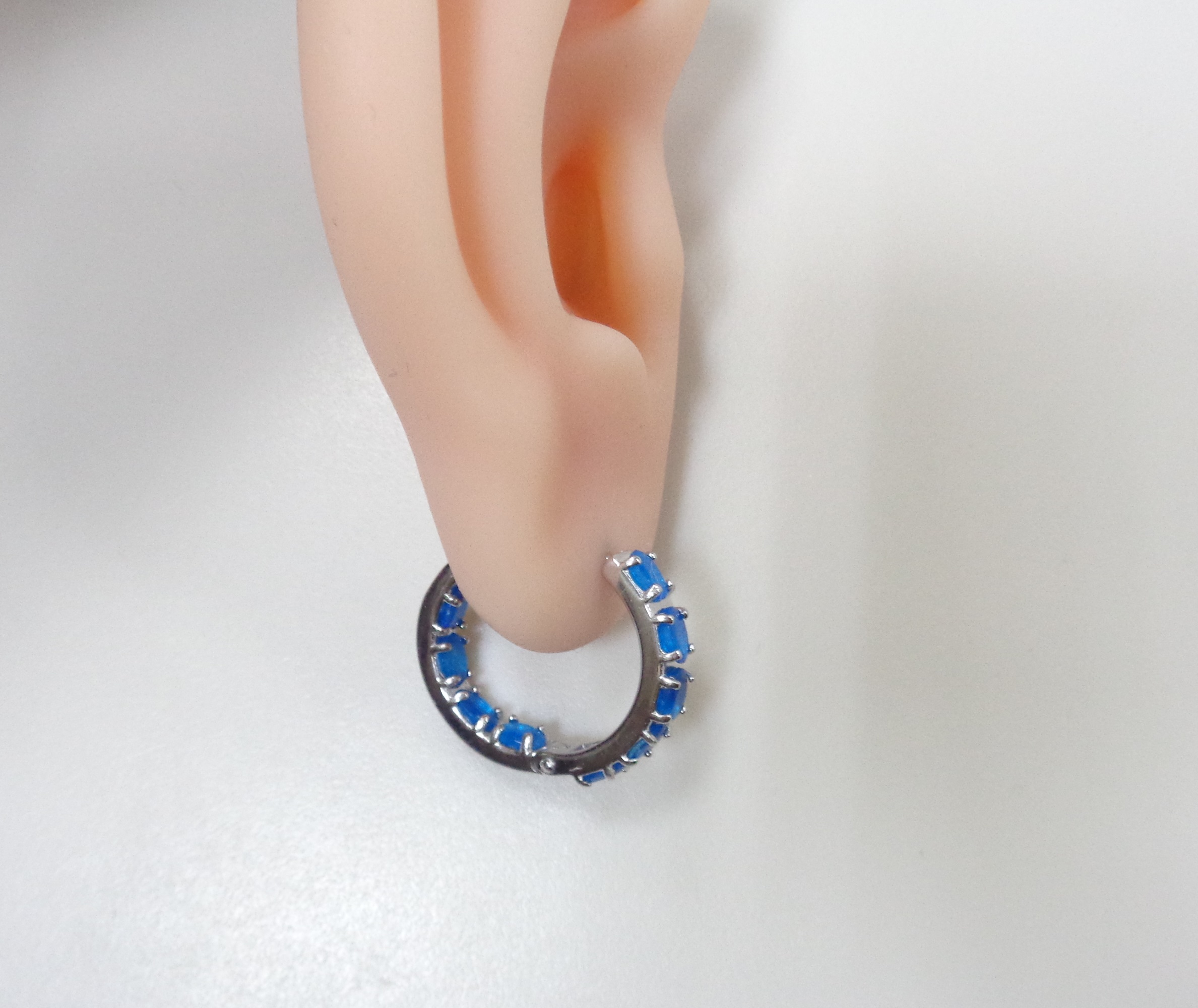 Серебряные серьги-конго с голубыми опалами